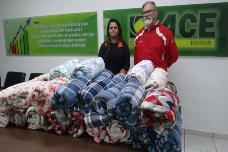 CMEC Batatais participa da Festa de São João com barraquinha de Cachorro-Quente Foto
